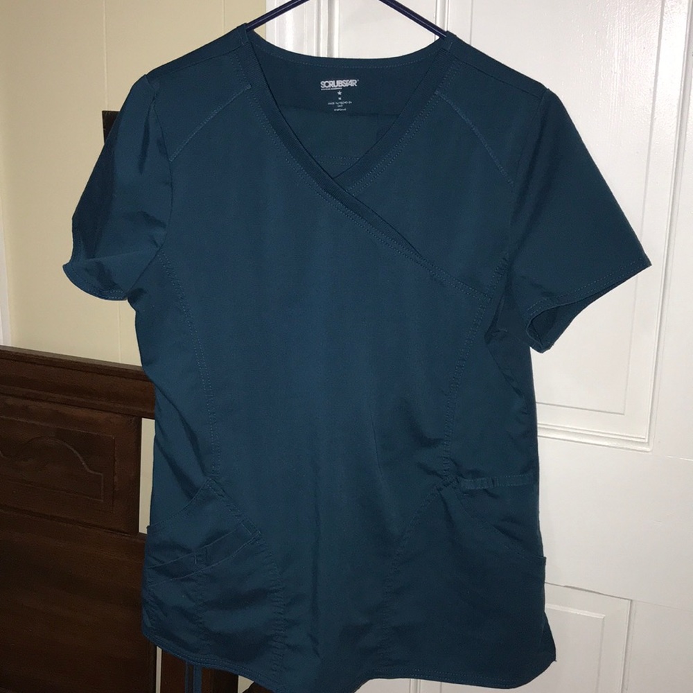 Scrub set